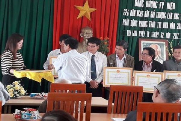 Các tổ chức và cá nhân nhận bằng khen của TW Hội.