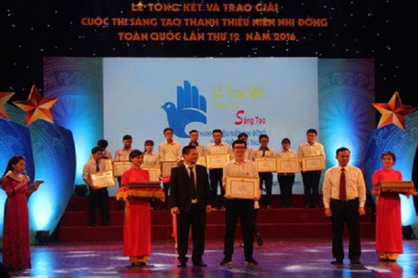 Nguyễn Thành Nhân nhận giải tại Lễ Tổng kết và trao giải Cuộc thi Sáng tạo Thanh thiếu niên, Nhi đồng toàn quốc lần thứ 12