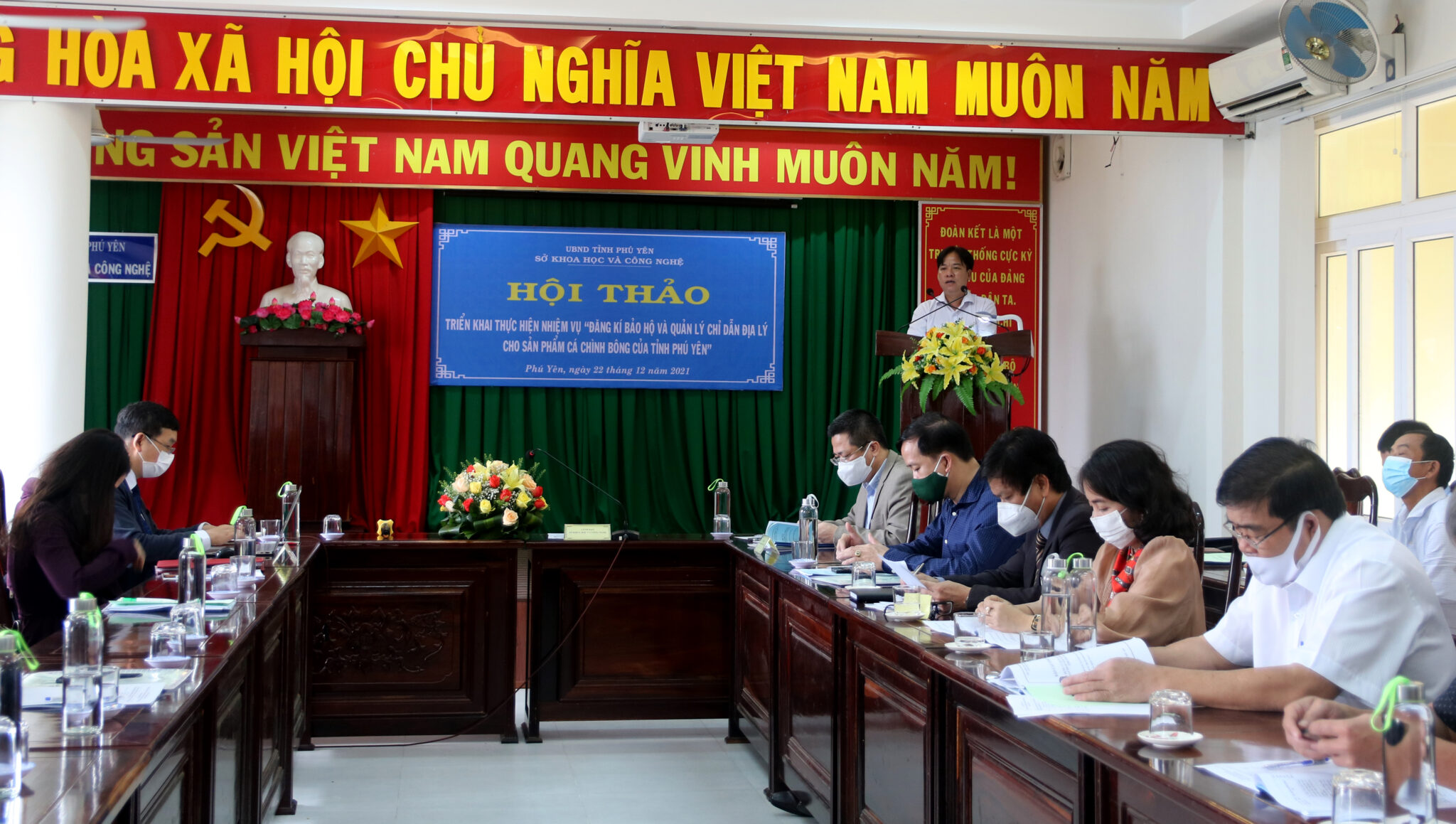 Ông Nguyễn Văn Ga, thư ký khoa học của nhiệm vụ đang trình bày tóm tắt nội dung thực hiện nhiệm vụ
