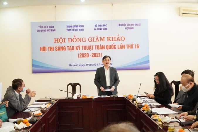 Chủ tịch Liên hiệp các Hội KH&KT Việt Nam, Chủ tịch Hội đồng giám khảo Hội thi Sáng tạo Kỹ thuật toàn quốc Phan Xuân Dũng chủ trì cuộc họp