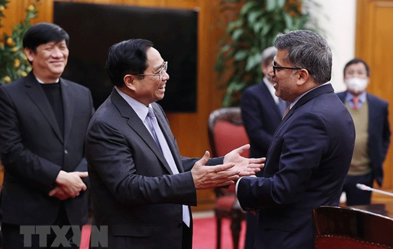 Thủ tướng Phạm Minh Chính tiếp ông Nitin Kapoor, Chủ tịch kiêm Tổng Giám đốc AstraZeneca Việt Nam. Ảnh: TTXVN