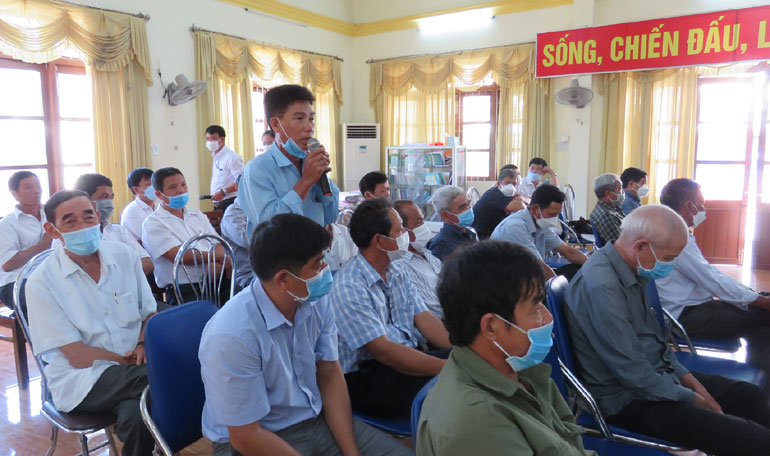 Ông Nguyễn Đăng Tiên, thành viên HTX Nông nghiệp 2 phường 9 (TP Tuy Hòa) tham gia góp ý tại hội nghị phản biện dự án cao tốc Bắc - Nam. Ảnh: THÚY HẰNG