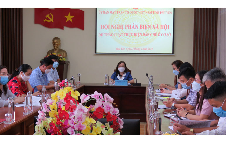 MTTQ các cấp và các tổ chức chính trị - xã hội trên địa bàn tỉnh tham gia phản biện xã hội về dự thảo Luật Thực hiện dân chủ ở cơ sở do Ủy ban Trung ương MTTQ Việt Nam tổ chức. Ảnh: THÚY HẰNG