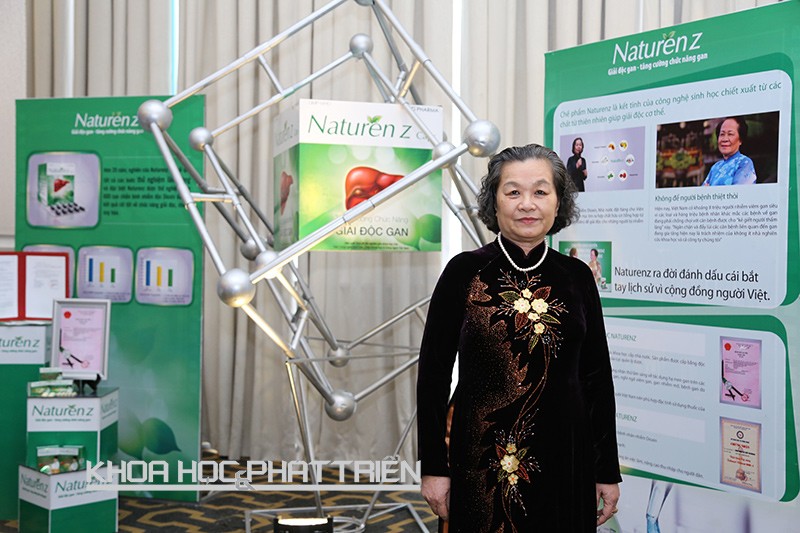 Phó Giáo sư - tiến sỹ Nguyễn Thị Ngọc Dao trong buổi giới thiệu sản phẩm Naturenz. Ảnh: Kim Ngân. 