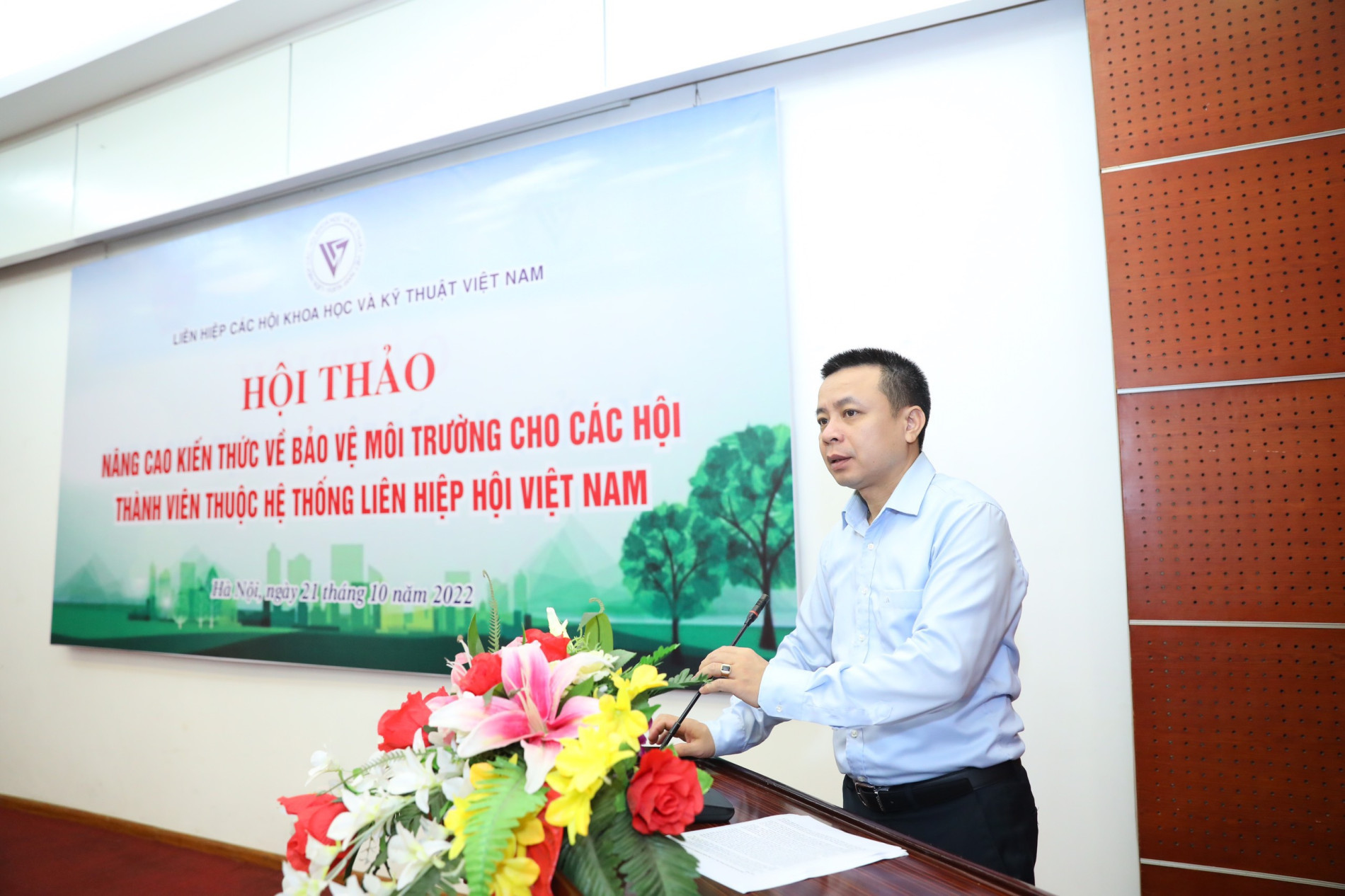 Trưởng ban Truyền thông và Phổ biến kiến thức Liên hiệp Hội Việt Nam Lê Thanh Tùng phát biểu tại hội thảo