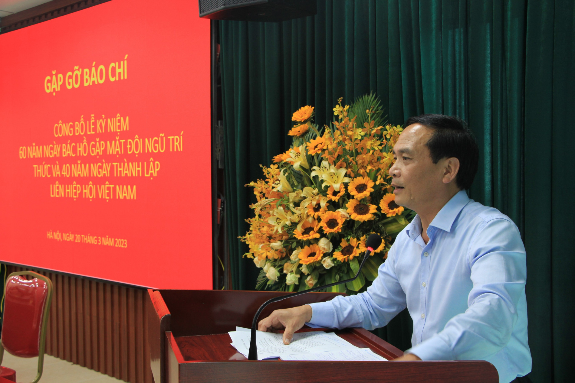 Phó Giáo Sư, Tiến sỹ Phạm Ngọc Linh, Phó Chủ tịch Liên hiệp Hội Việt Nam phát biểu tại họp báo