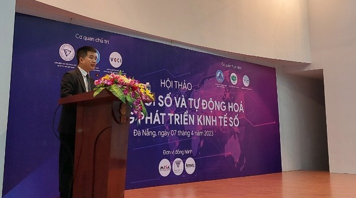 Tổng Thư ký LHHVN Nguyễn Quyết Chiến phát biểu khai mạc hội thảo