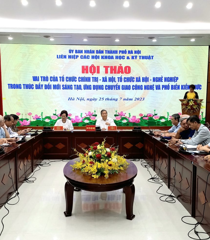Chủ trì Hội thảo là TS Lê Xuân Rao, Chủ tịch Liên hiệp các Hội KH&KT Hà Nội và PGS.TS Bùi Thị An , Chủ tịch Hội nữ Trí thức Hà nội.