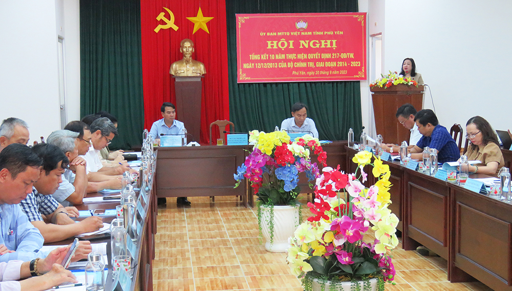 Đồng chí Cao Thị Hòa An phát biểu tại hội nghị. Ảnh: THÚY HẰNG