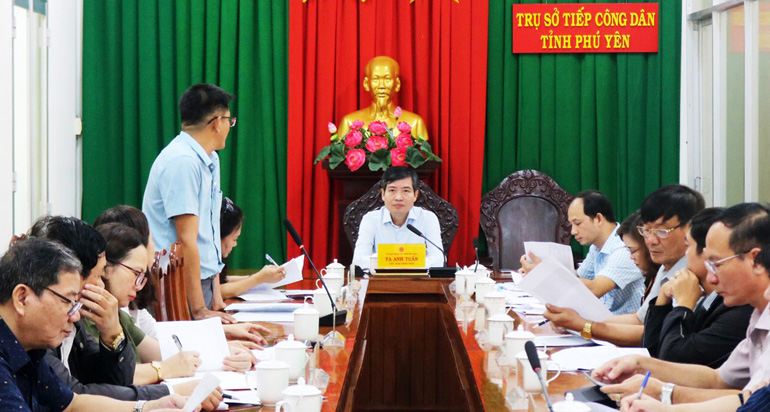 Quang cảnh buổi tiếp công dân tại Trụ sở Tiếp công dân sáng 30/11. Ảnh: PHẠM THÙY