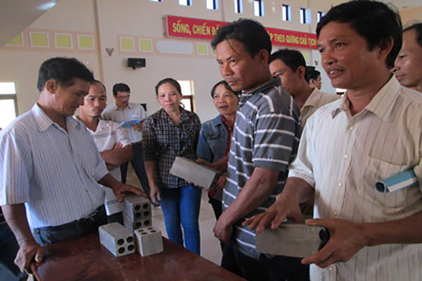 Huyện Phú Hòa: TÌM ĐẦU RA CHO NGHỀ GẠCH NUNG TRUYỀN THỐNG