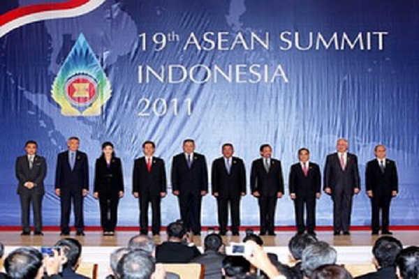 Thủ tướng Nguyễn Tấn Dũng tại hội nghị ASEAN 19
