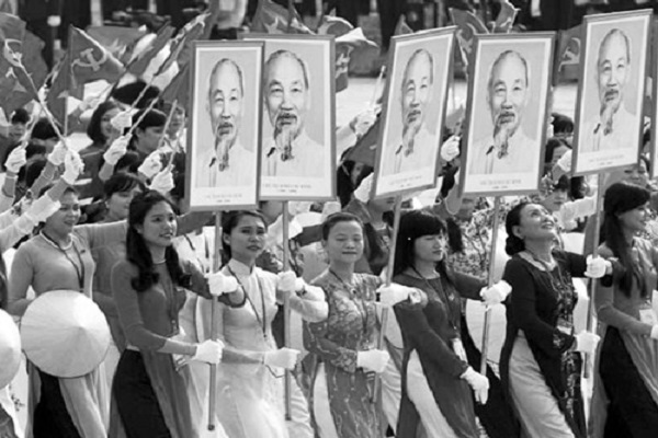 Lịch sử dân tộc Việt Nam là lịch sử đấu tranh dựng nước và giữ nước, trong đó, phụ nữ Việt Nam giữ một vai trò trọng yếu. Ảnh: Tư liệu