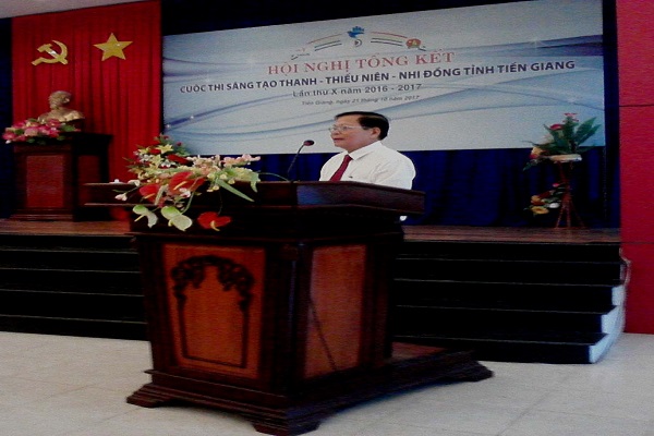 TS Nguyễn Văn Khang – Chủ tịch LHH, Trưởng ban tổ chức Cuộc thi phát biểu.