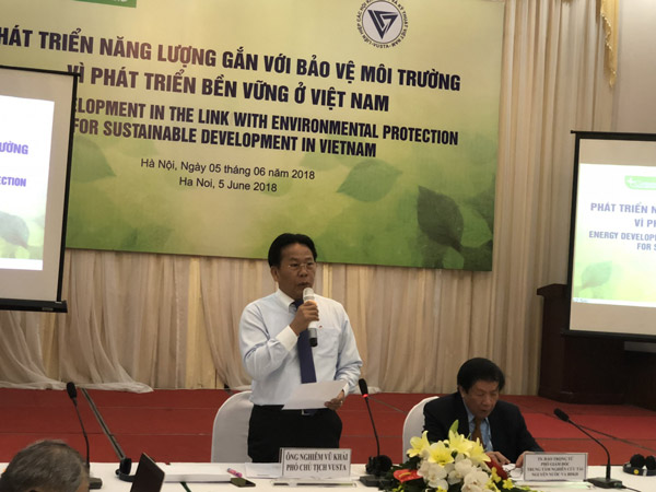 TSKH Nghiêm Vũ Khải – Phó chủ tịch Liên hiệp các Hội Khoa học và Kỹ thuật Việt Nam phát biểu khai mạc hội thảo