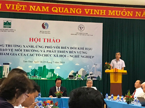 Chủ tịch LHHVN Đặn Vũ Minh, và ông Võ Tuấn Nhân Thứ trưởng Bộ TNMT chủ trì hội thảo