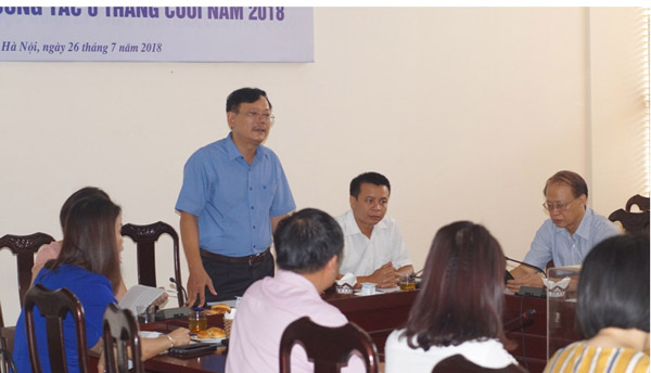 ông Lê Duy Tiến – Phó Tổng thư kí, Trưởng ban KHCN & MT, Chủ tịch Công đoàn LHHVN báo cáo kết quả hoạt động của Công đoàn LHHVN 6 tháng đầu năm và nhiệm vụ 6 tháng cuối năm 2018