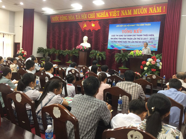 Ông Lê Văn Tuấn - Chủ tịch Liên hiệp các Hội Khoa học và Kỹ thuật, Trưởng Ban Tổ chức Cuộc thi sáng tạo dành cho thanh thiếu niên nhi đồng lần thứ XI chủ trì buổi lễ.