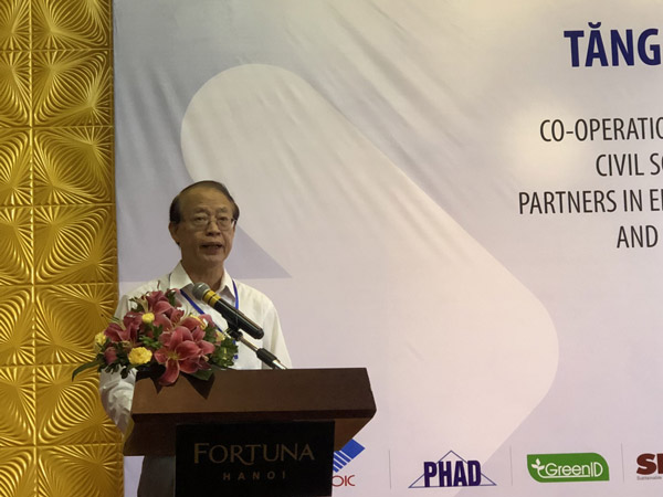 TS Phạm Văn Tân – Phó chủ tịch Liên hiệp Hội Việt Nam phát biểu tại hội thảo