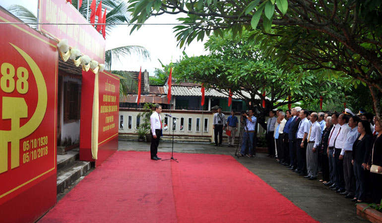 Đông đảo cán bộ và các tầng lớp nhân dân dự lễ kỷ niệm 88 năm Ngày thành lập Chi bộ Đảng Cộng sản đầu tiên tại Phú Yên - Ảnh: XUÂN HIẾU