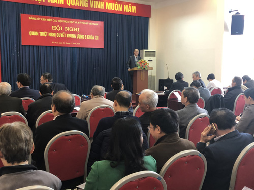 Đ/c Phạm Văn Tân - Phó chủ tịch kiêm Tổng thư ký Liên hiệp Hội Việt Nam phát biểu khai mạc