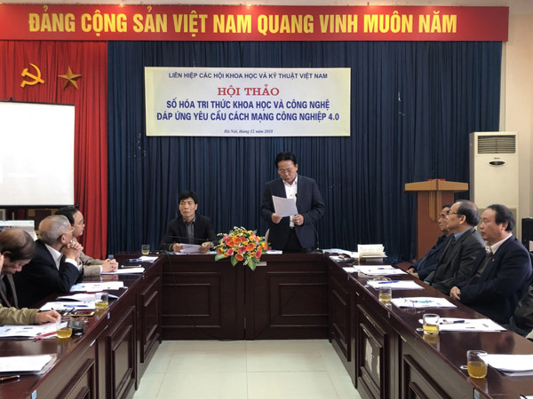 TSKH Nghiêm Vũ Khải – Phó chủ tịch Liên hiệp Hội Việt Nam phát biểu tại hội thảo