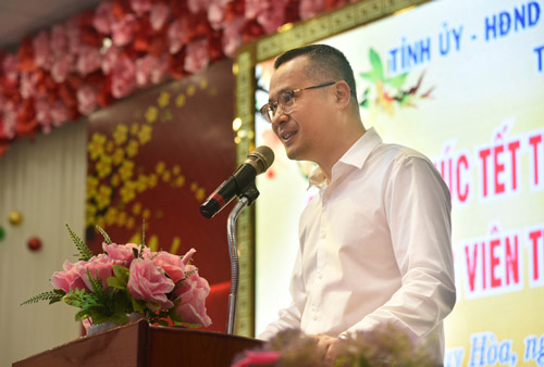 Chủ tịch UBND tỉnh Phạm Đại Dương phát biểu tại buổi gặp mặt - Ảnh: D.T.XUÂN