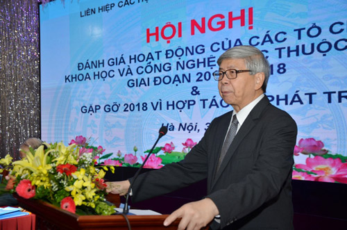 Chủ tịch LHHVN Đặng Vũ Minh phát biểu chúc mừng thành tựu của các tổ chức KH &CN LHHVN tại hội nghị tổng kết hoạt động của các tổ chức KH &CN trực thuộc diễn ra 30/11/2018 tại Hà Nội