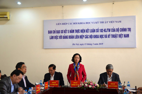 Đồng chí Trương Thị Mai - Ủy viên Bộ Chính trị, Bí thư Trung ương Đảng, Trưởng Ban Dân vận Trung ương, Trưởng đoàn Kiểm tra phát biểu tại buổi làm việc