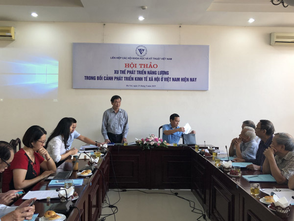 TS Phan Tùng Mậu – Phó chủ tịch Liên hiệp Hội Việt Nam phát biểu khai mạc hội thảo