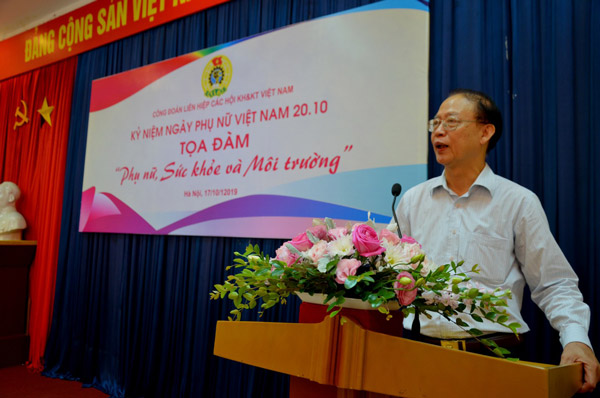 Phó Chủ tịch kiêm Tổng Thư ký LHHVN Phạm Văn Tân phát biểu chúc mừng