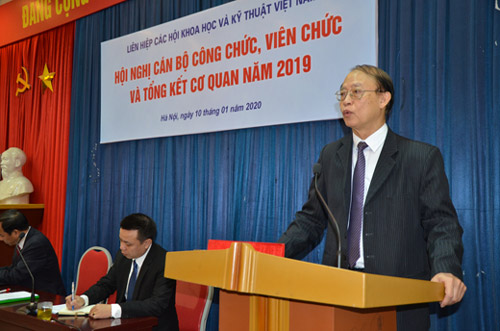Đồng chí Phạm Văn Tân – Phó chủ tịch kiêm Tổng thư ký Liên hiệp Hội Việt Nam phát biểu chỉ đạo tại hội nghị