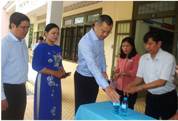 Chủ tịch UBND tỉnh Phạm Đại Dương kiểm tra công tác phòng, chống dịch Covid-19 tại Trường THPT Lê Hồng Phong (huyện Tây Hòa)