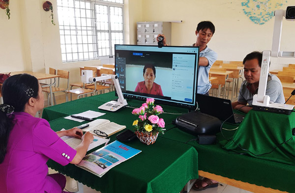 Trường THCS và THPT Nguyễn Viết Xuân (huyện Tuy An) dạy trực tuyến cho học sinh của trường. Ảnh: NGUYỄN CHƯƠNG