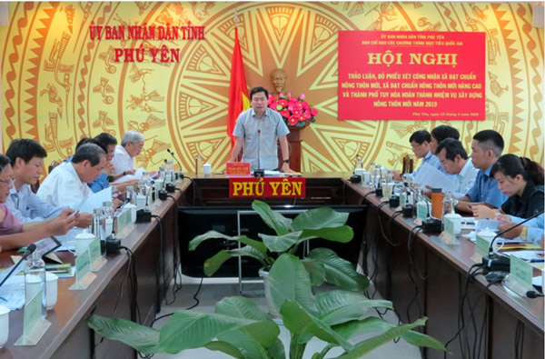 Đồng chí Phó Chủ tịch UBND tỉnh Trần Hữu Thế phát biểu tại cuộc họp
