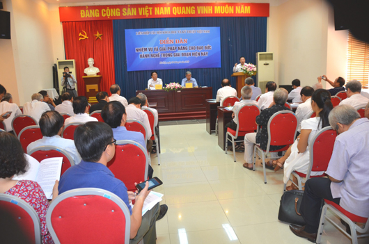 Đại biểu QH khóa 14, Phó ban Dân nguyện của Quốc Hội Lưu Bình Nhưỡng phát biểu tại buổi Toạn đàm “Giải pháp nâng cao đạo đức hành nghề trong giai đoạn hiện nay” do LHHVN tổ chức năm 2019