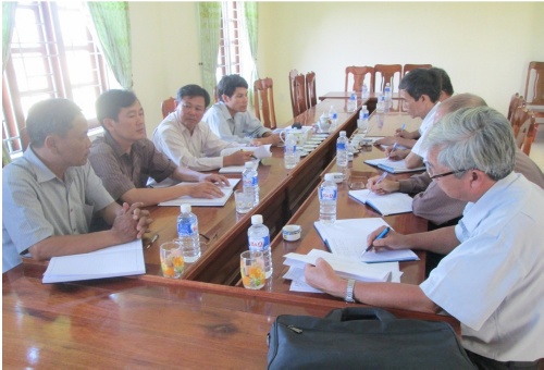 Quang cảnh buổi làm việc giữa Liên hiệp Hội với lãnh đạo xã Đức Bình Đông (Sông Hinh-Phú Yên) vào tháng 5/2014
