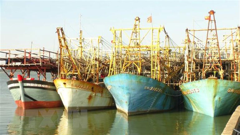 Tàu đánh bắt cá xa bờ của ngư dân Quảng Nam chuẩn bị rời bến đến ngư trường Hoàng Sa, Trường Sa truyền thống - Ảnh minh họa: TTXVN