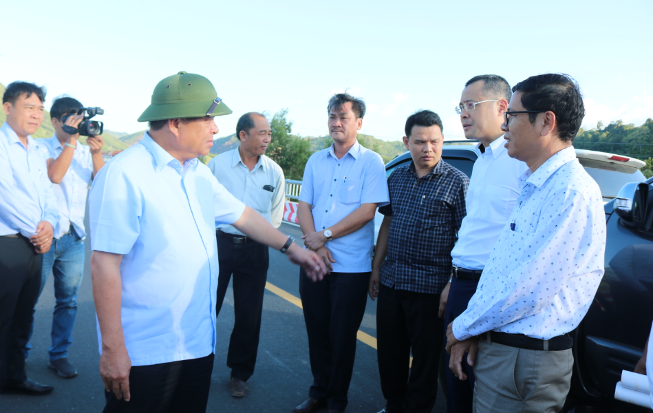 Bộ trưởng Bộ KH&ĐT Nguyễn Chí Dũng kiểm tra dự án đầu tư tuyến Phú Yên – Gia Lai