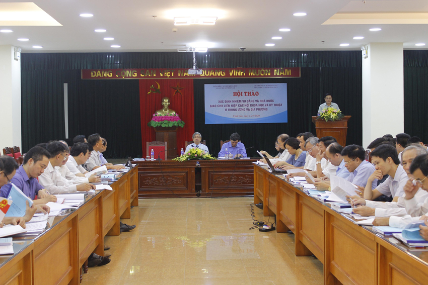 Đ/c Vũ Việt Văn - ủy viên BTV Tỉnh ủy, Phó Chủ tịch UBND tỉnh phát biểu tại Hội thảo