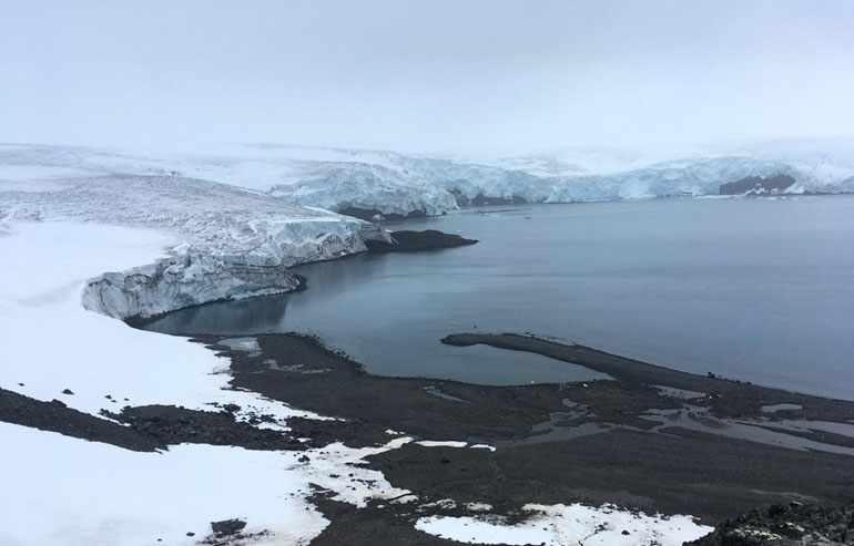 Sông băng Collins tại Nam Cực, ngày 2/2/2018. Diện tích băng tan ở Nam Cực đang ở mức báo động - Ảnh: AFP/TTXVN