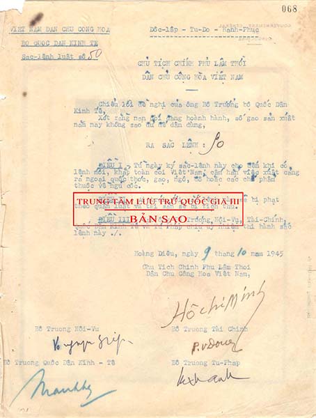 Sắc lệnh Luật số 50 ngày 9/10/1945, văn bản luật đầu tiên có ghi tiêu ngữ: 