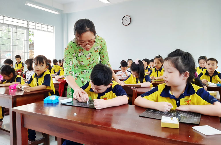 Một tiết học tiếng Việt của học sinh lớp 1, Trường tiểu học Trưng Vương (TP Tuy Hòa). Ảnh: TRUNG HIẾU