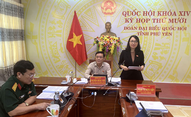 ĐBQH Phạm Thị Minh Hiền thảo luận trực tuyến trong phiên họp Quốc hội ngày 26/10. Ảnh: XUÂN HIẾU