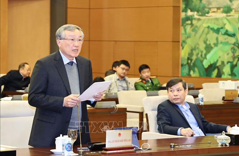 Chánh án Tòa án nhân dân tối cao Nguyễn Hòa Bình trình bày báo cáo công tá - Ảnh: TTXVN