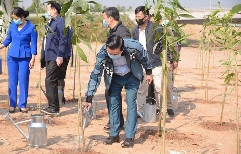 Bộ trưởng Trần Hồng Hà tham dự lễ phát động“Tết trồng cây đời đời nhớ ơn Bác Hồ” Xuân Tân Sửu 2021 và hưởng ứng Chương trình trồng 1 tỉ cây xanh giai đoạn 2021-2025 tại TP Hà Nội. Ảnh: Vie