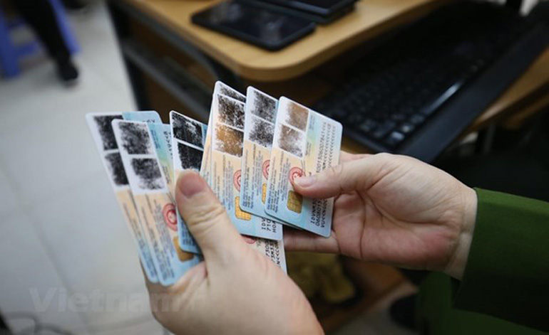 Thẻ căn cước công dân gắn chip có độ bảo mật cao hơn và tích hợp thêm nhiều thông tin. Ảnh: Vietnam+