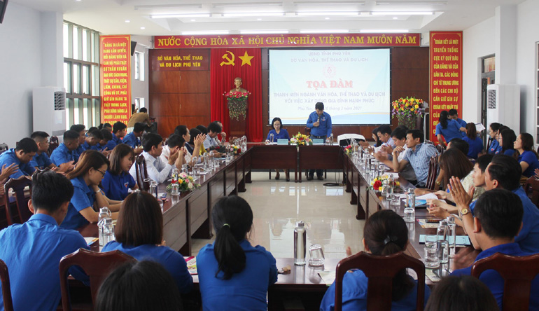 Quang cảnh buổi tọa đàm “Thanh niên ngành VH-TT-DL với việc xây dựng gia đình hạnh phúc”. Ảnh: THIÊN LÝ