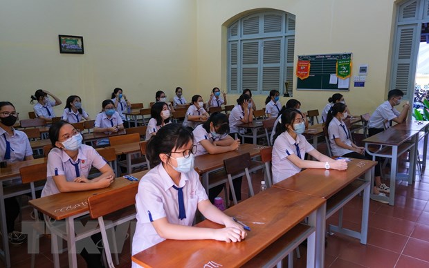 Thí sinh tại điểm thi Trường Trung học phổ thông Châu Văn Liêm, quận Ninh Kiều. (Ảnh: Ánh Tuyết/TTXVN)