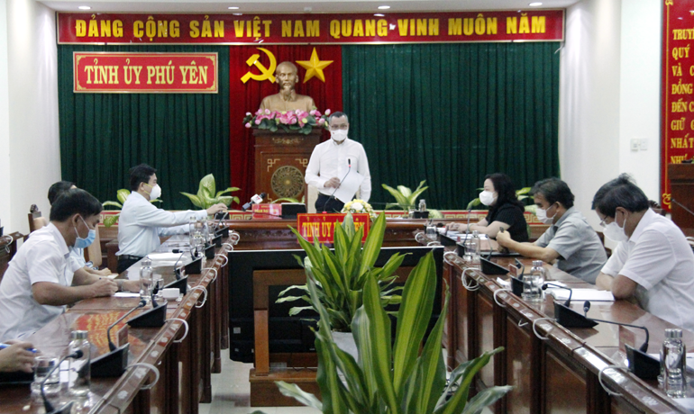 Đồng chí Phạm Đại Dương, Ủy viên Trung ương Đảng, Bí thư Tỉnh ủy kết luận tại hội nghị trực tuyến công tác phòng, chống dịch COVID-19 với các huyện, thị, thành ủy. Ảnh: TRẦN QUỚI